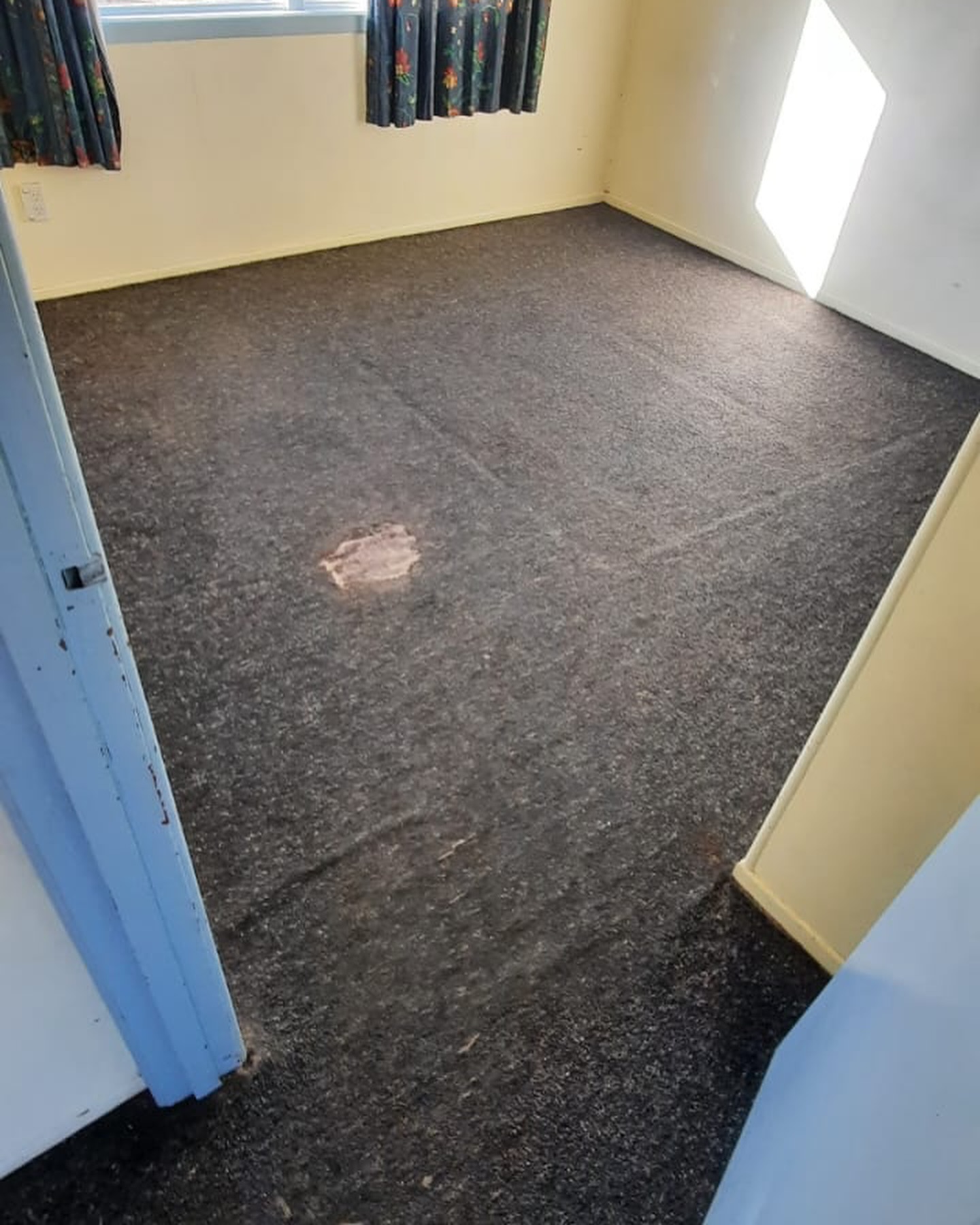 Carpet Cleaning Auckland – Before Restoration Before and after carpet cleaning and flooring restoration by Clean and Fix Auckland